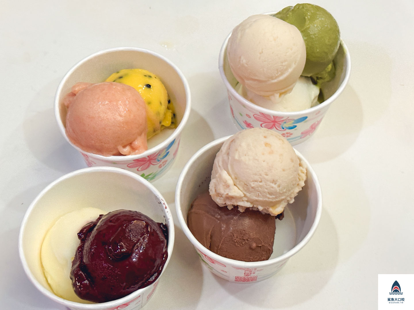 台中冰淇淋,2 IN ONE冰淇淋專賣店,台中南屯冰淇淋,台中手工冰淇淋,台中2in one,2in one冰淇淋,台中甜點 @鯊魚大口咬