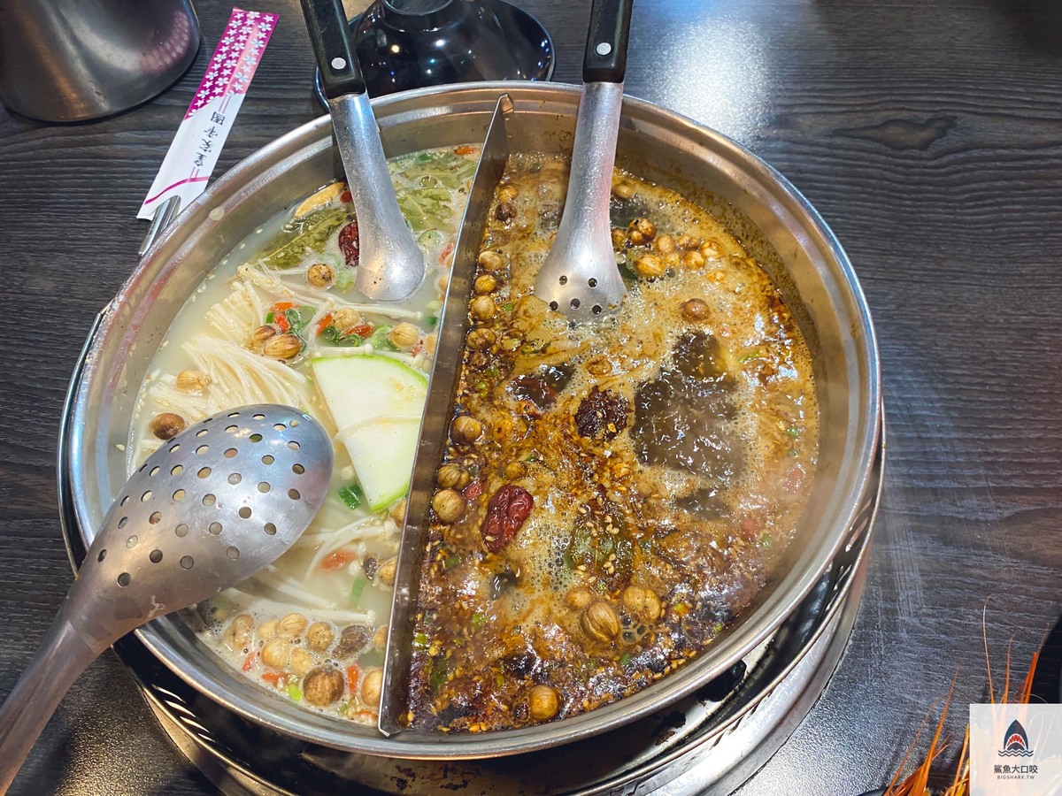 皇家帝國,皇家帝國麻辣火鍋吃到飽價錢,皇家帝國價錢,麻辣火鍋懶人包,西門火鍋,皇家帝國麻辣火鍋吃到飽評價,皇家帝國麻辣火鍋吃到飽,西門美食,皇家帝國麻辣火鍋 @鯊魚大口咬