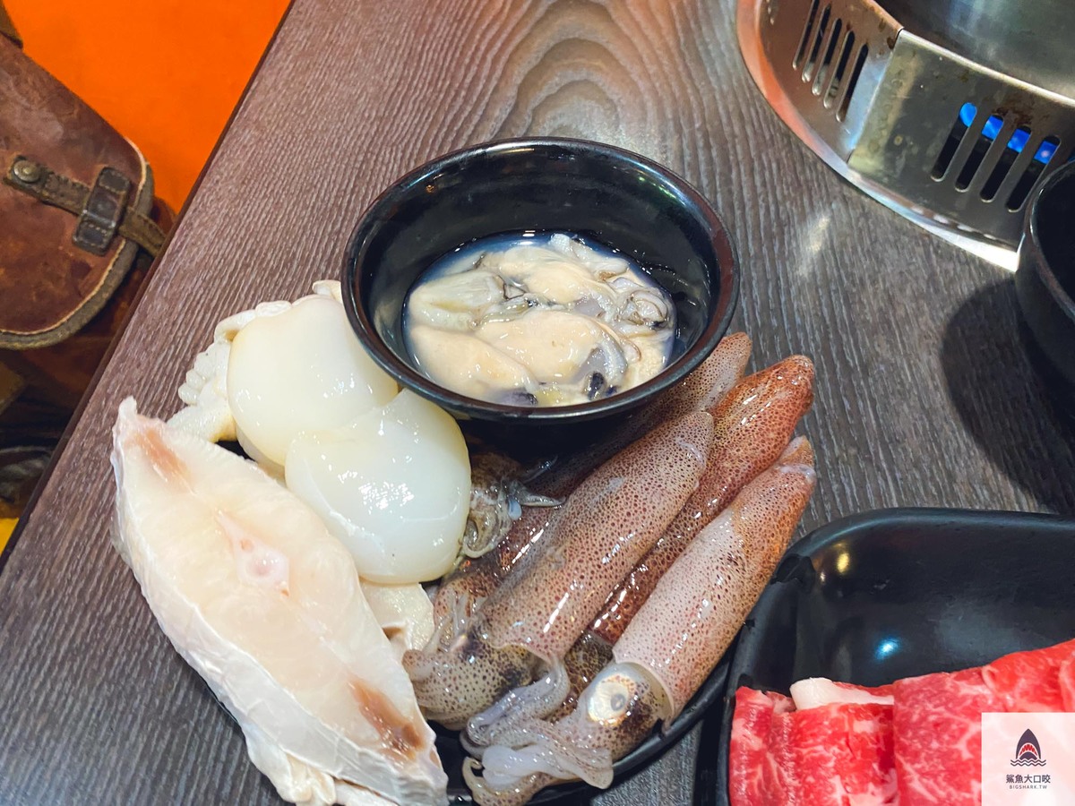 皇家帝國,皇家帝國麻辣火鍋吃到飽價錢,皇家帝國價錢,麻辣火鍋懶人包,西門火鍋,皇家帝國麻辣火鍋吃到飽評價,皇家帝國麻辣火鍋吃到飽,西門美食,皇家帝國麻辣火鍋 @鯊魚大口咬