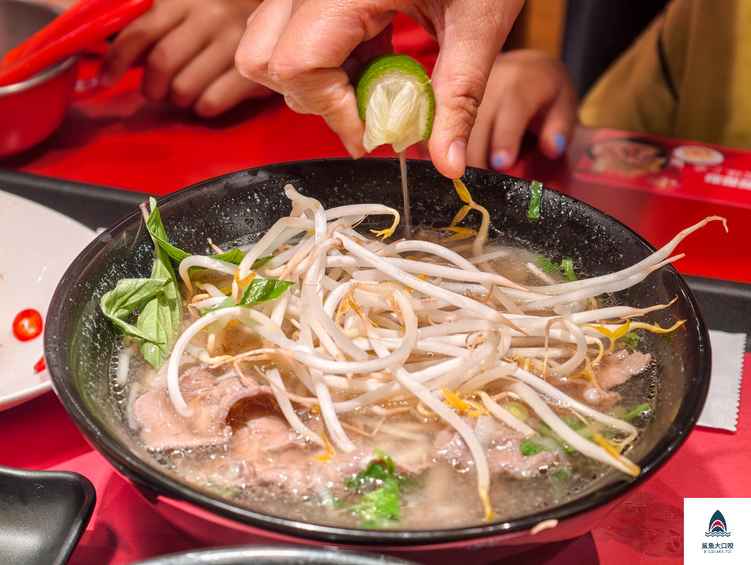 台中泰式料理,台中大心麵食,三井outlet @鯊魚大口咬