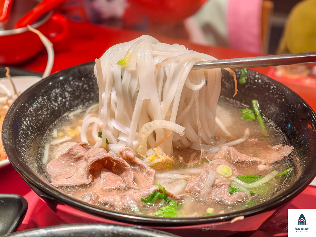 台中泰式料理,台中大心麵食,三井outlet @鯊魚大口咬