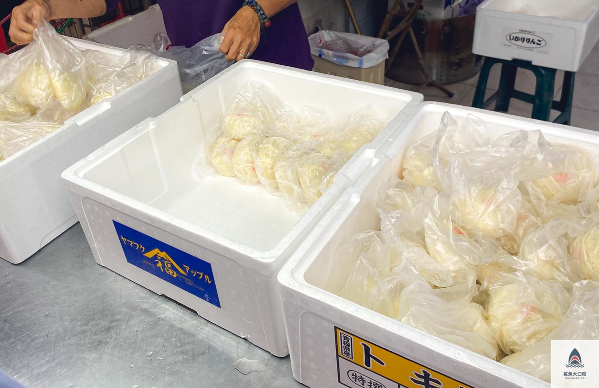 台中第三市場肉包,向陽東坡蛋黃鮮肉包,台中美食,台中第三市場美食,台中饅頭,台中肉包,台中鮮肉包 @鯊魚大口咬 台中第三市場肉包,向陽東坡蛋黃鮮肉包,台中美食,台中第三市場美食,台中饅頭,台中肉包,台中鮮肉包 @鯊魚大口咬