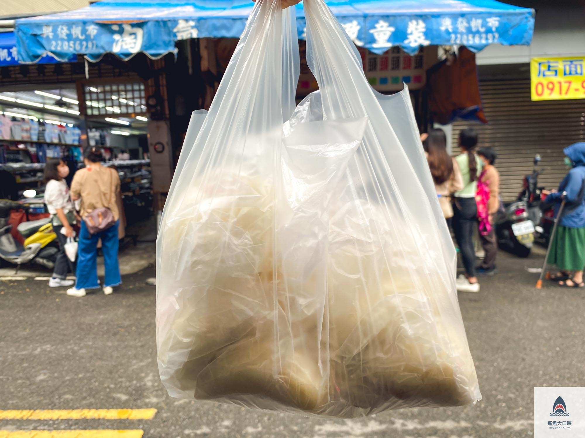 台中第三市場肉包,向陽東坡蛋黃鮮肉包,台中美食,台中第三市場美食,台中饅頭,台中肉包,台中鮮肉包 @鯊魚大口咬 台中第三市場肉包,向陽東坡蛋黃鮮肉包,台中美食,台中第三市場美食,台中饅頭,台中肉包,台中鮮肉包 @鯊魚大口咬