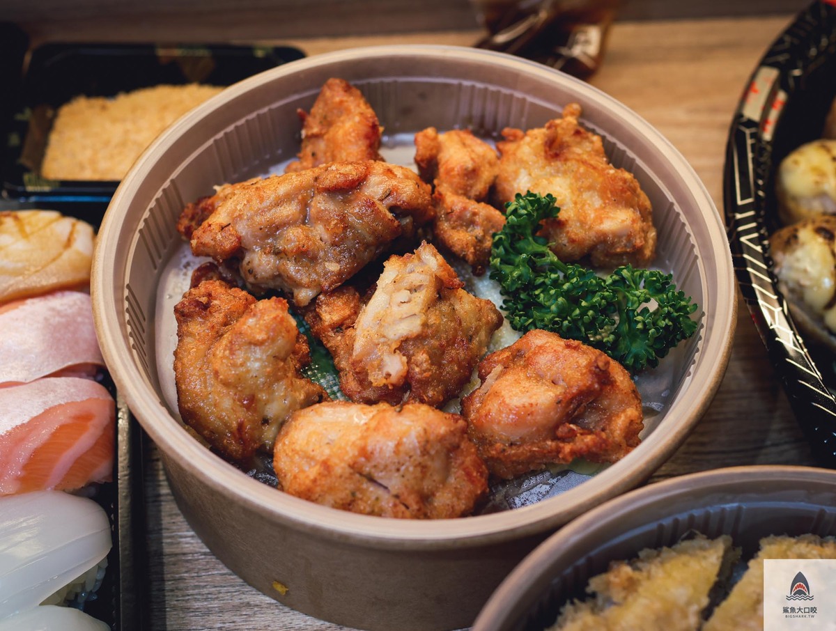 炙燒稻荷壽司,享稻Enjoy sushi,炸蝦壽司,享稻菜單,鍋燒湯烏龍麵,新竹市日式料理外帶,黃金豬排丼,新竹台大分院新竹醫院美食,唐揚炸雞,光華商圈美食,新竹外帶美食,新竹日式料理外帶,新竹餐廳,新竹市日式料理,新竹會議餐盒,新竹日式料理,享稻Enjoy sushi菜單,享稻大盤壽司拼盤 @鯊魚大口咬
