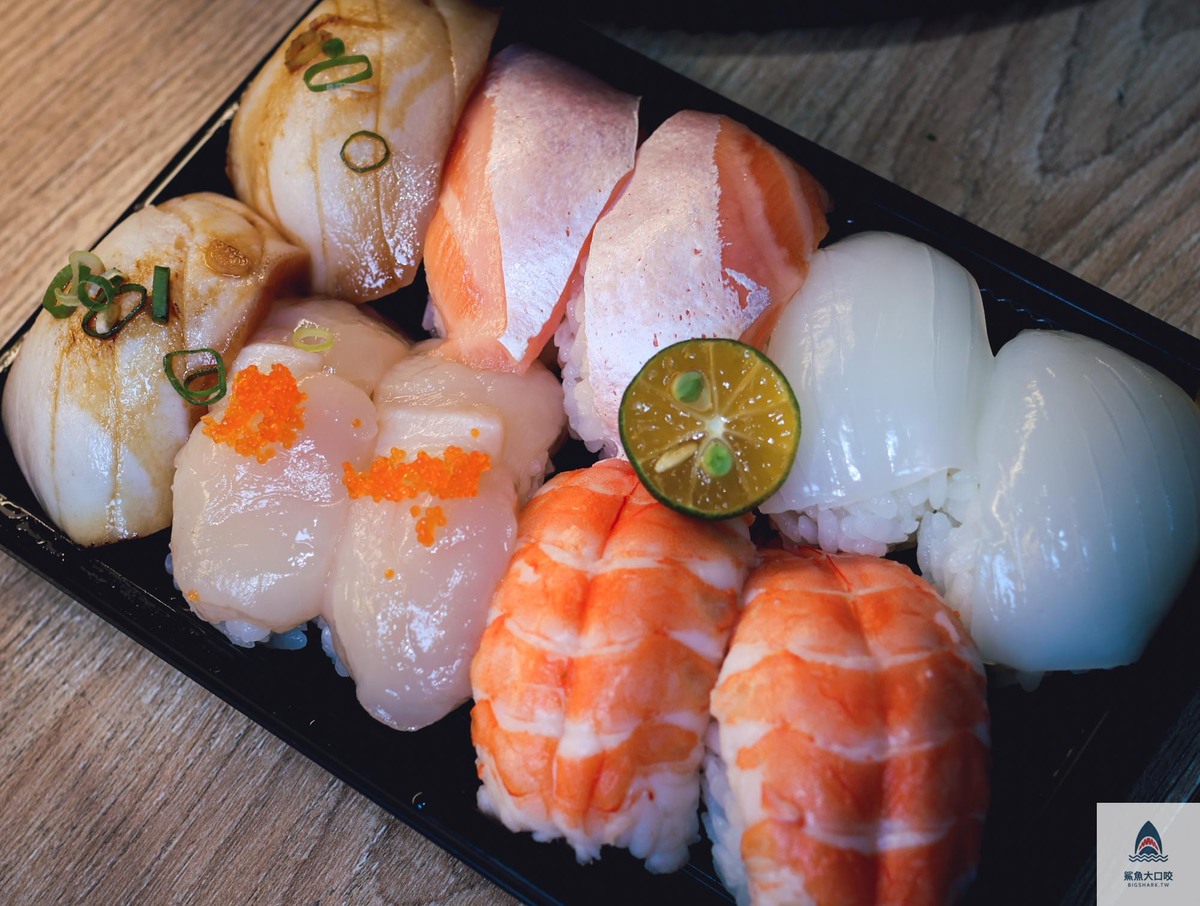 炙燒稻荷壽司,享稻Enjoy sushi,炸蝦壽司,享稻菜單,鍋燒湯烏龍麵,新竹市日式料理外帶,黃金豬排丼,新竹台大分院新竹醫院美食,唐揚炸雞,光華商圈美食,新竹外帶美食,新竹日式料理外帶,新竹餐廳,新竹市日式料理,新竹會議餐盒,新竹日式料理,享稻Enjoy sushi菜單,享稻大盤壽司拼盤 @鯊魚大口咬