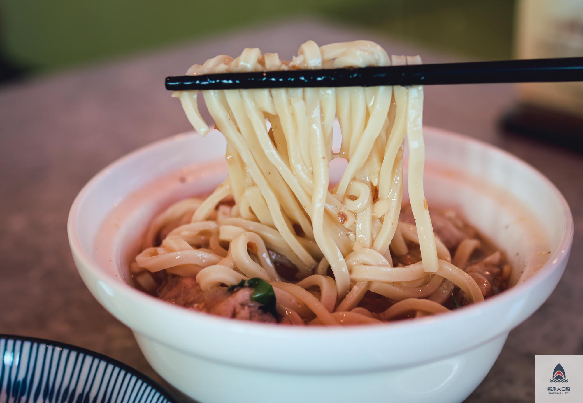 輕煙蒜味肉羹菜單,輕煙蒜味肉羹外帶,逢甲夜市美食,宜蘭蒜味肉羹,厝秘功夫菜手路湯,台中肉羹麵,台中逢甲夜市,輕煙蒜味肉羹,台中滷肉飯,台中中央公園美食,台中小吃推薦,台中美食景點,台中麵店,台中西屯美食 @鯊魚大口咬 輕煙蒜味肉羹菜單,輕煙蒜味肉羹外帶,逢甲夜市美食,宜蘭蒜味肉羹,厝秘功夫菜手路湯,台中肉羹麵,台中逢甲夜市,輕煙蒜味肉羹,台中滷肉飯,台中中央公園美食,台中小吃推薦,台中美食景點,台中麵店,台中西屯美食 @鯊魚大口咬
