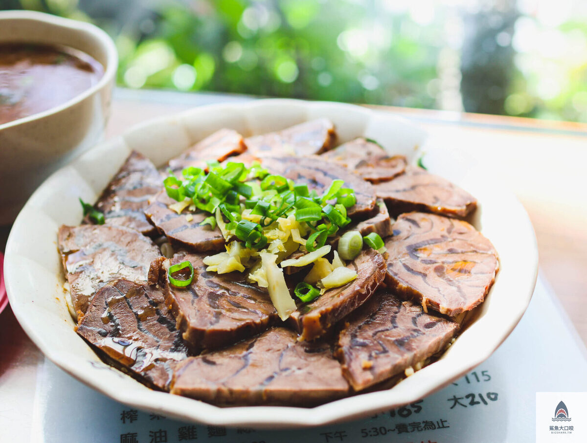 台中牛肉麵,吳家莊頂級紅燒牛肉麵,吳家莊牛肉麵,北區牛肉麵,永興街牛肉麵,吳家莊牛肉麵菜單 @鯊魚大口咬