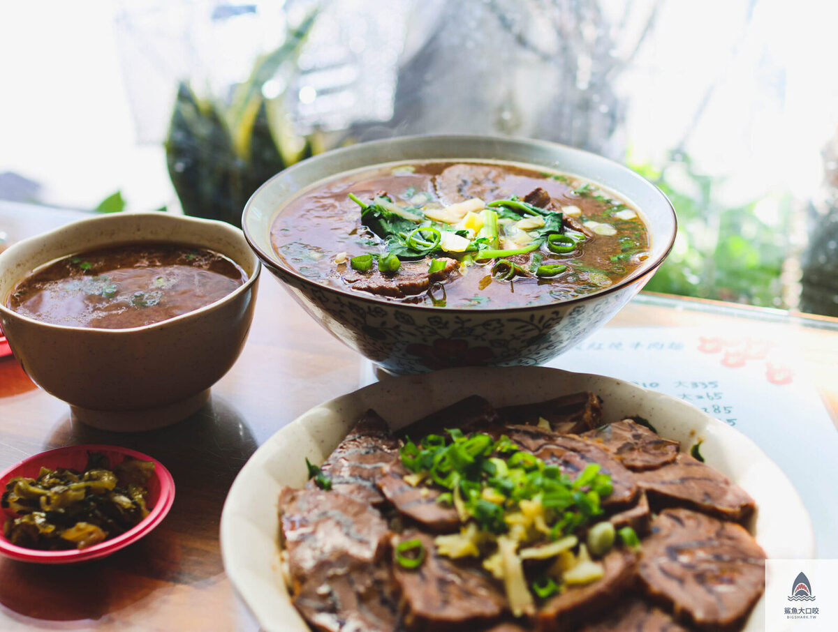 台中牛肉麵,吳家莊頂級紅燒牛肉麵,吳家莊牛肉麵,北區牛肉麵,永興街牛肉麵,吳家莊牛肉麵菜單 @鯊魚大口咬