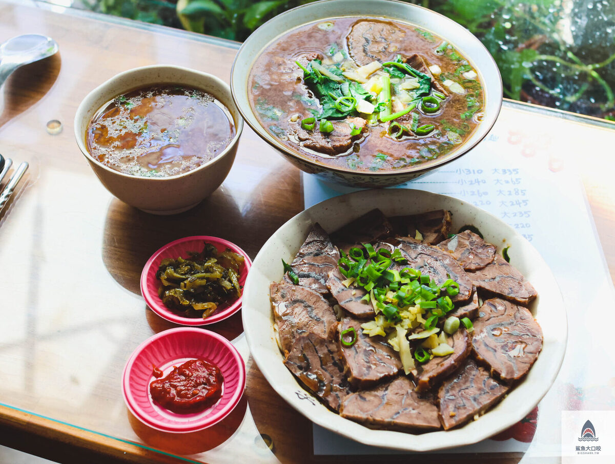 台中牛肉麵,吳家莊頂級紅燒牛肉麵,吳家莊牛肉麵,北區牛肉麵,永興街牛肉麵,吳家莊牛肉麵菜單 @鯊魚大口咬