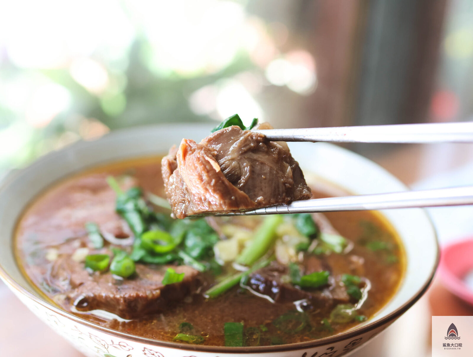 台中牛肉麵,吳家莊頂級紅燒牛肉麵,吳家莊牛肉麵,北區牛肉麵,永興街牛肉麵,吳家莊牛肉麵菜單 @鯊魚大口咬