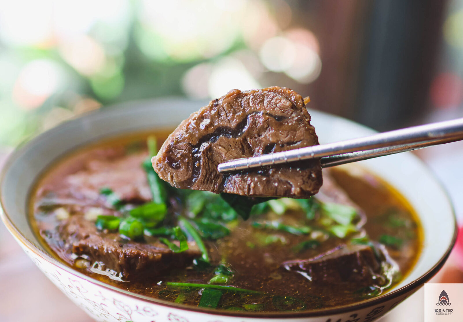 台中牛肉麵,吳家莊頂級紅燒牛肉麵,吳家莊牛肉麵,北區牛肉麵,永興街牛肉麵,吳家莊牛肉麵菜單 @鯊魚大口咬