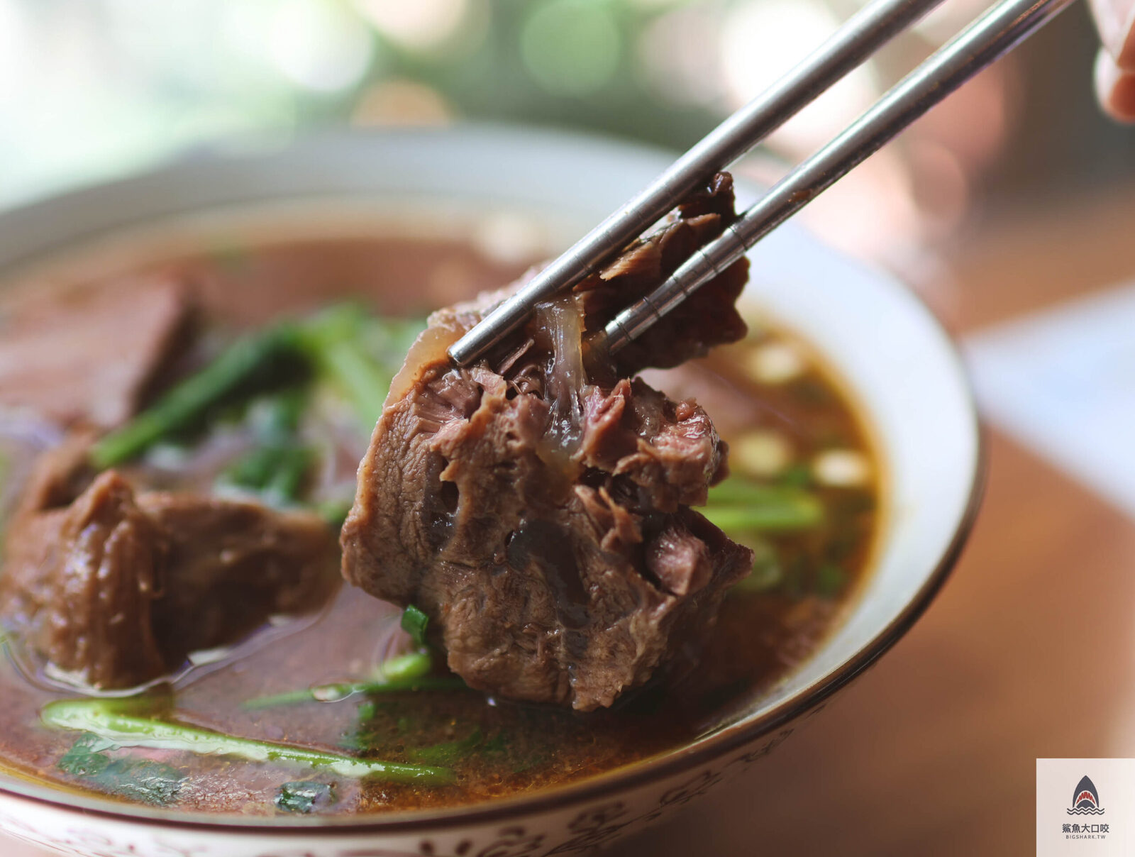 台中牛肉麵,吳家莊頂級紅燒牛肉麵,吳家莊牛肉麵,北區牛肉麵,永興街牛肉麵,吳家莊牛肉麵菜單 @鯊魚大口咬