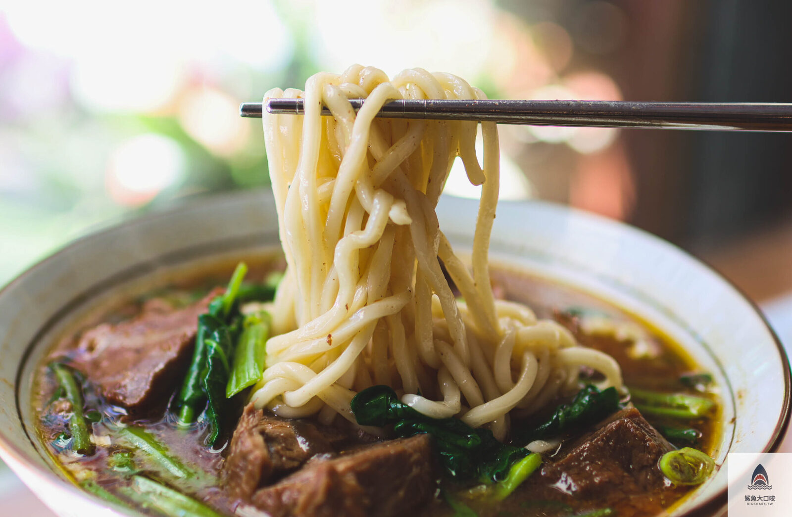 台中牛肉麵,吳家莊頂級紅燒牛肉麵,吳家莊牛肉麵,北區牛肉麵,永興街牛肉麵,吳家莊牛肉麵菜單 @鯊魚大口咬