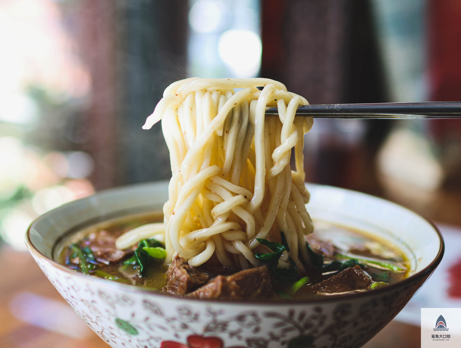台中牛肉麵,吳家莊頂級紅燒牛肉麵,吳家莊牛肉麵,北區牛肉麵,永興街牛肉麵,吳家莊牛肉麵菜單 @鯊魚大口咬