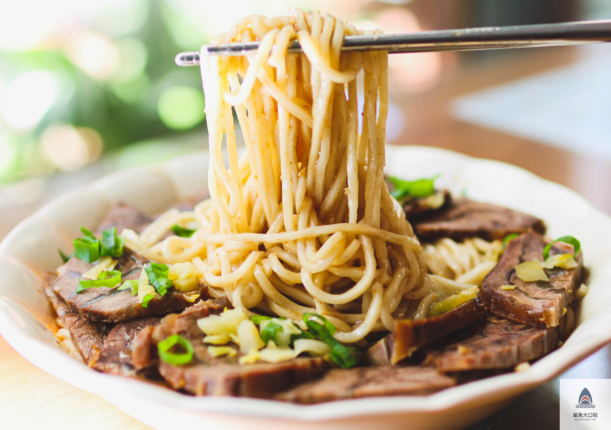 台中牛肉麵,吳家莊頂級紅燒牛肉麵,吳家莊牛肉麵,北區牛肉麵,永興街牛肉麵,吳家莊牛肉麵菜單 @鯊魚大口咬