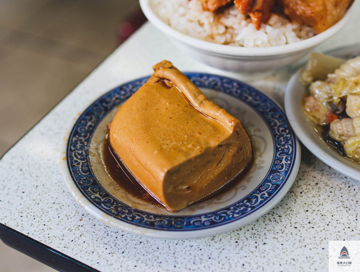 東興市魯肉義 酸菜,台中北區美食,台中午餐,台中晚餐,台中宵夜,台中美食,台中平價美食,爌肉飯,平價美食,肉燥飯,魯肉飯,東興市魯肉義漢口店,東興市魯肉義,東興市魯肉義菜單,東興市魯肉義 辣椒 @鯊魚大口咬