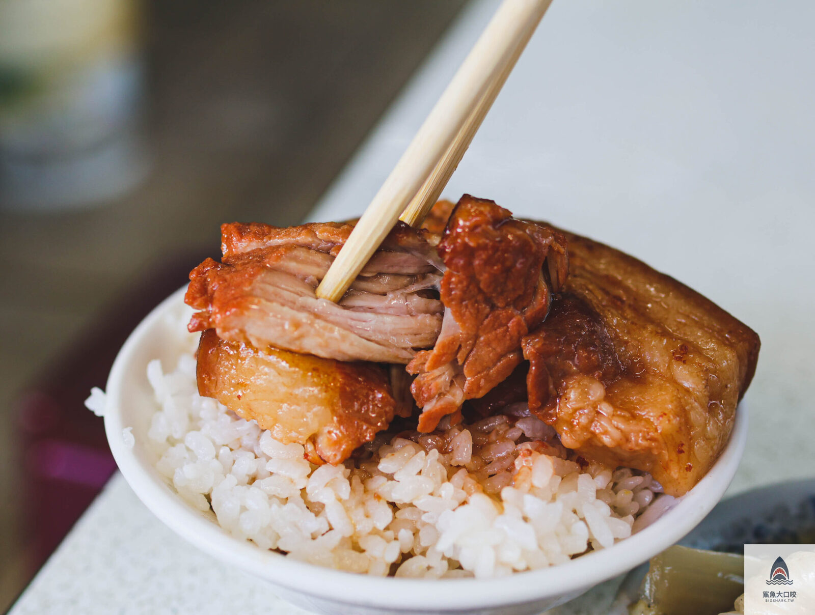 東興市魯肉義 酸菜,台中北區美食,台中午餐,台中晚餐,台中宵夜,台中美食,台中平價美食,爌肉飯,平價美食,肉燥飯,魯肉飯,東興市魯肉義漢口店,東興市魯肉義,東興市魯肉義菜單,東興市魯肉義 辣椒 @鯊魚大口咬