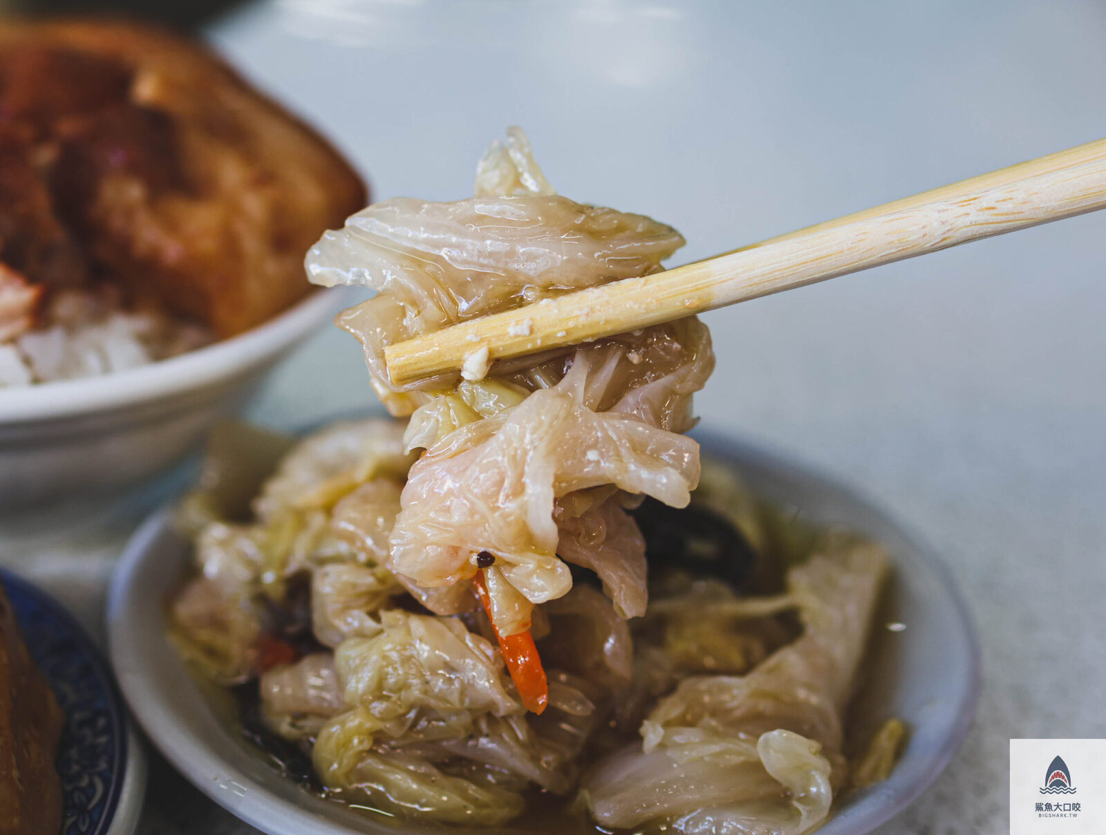 東興市魯肉義 酸菜,台中北區美食,台中午餐,台中晚餐,台中宵夜,台中美食,台中平價美食,爌肉飯,平價美食,肉燥飯,魯肉飯,東興市魯肉義漢口店,東興市魯肉義,東興市魯肉義菜單,東興市魯肉義 辣椒 @鯊魚大口咬