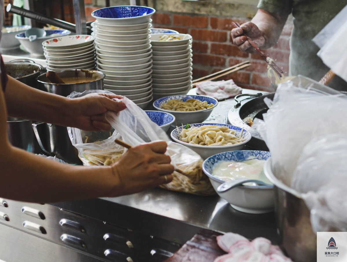 清水麵店,清水國小,台中美食,台中麵店,清水小吃,老士官,老士官擀麵店菜單,老士官擀麵店,清水美食,老士官擀麵 @鯊魚大口咬