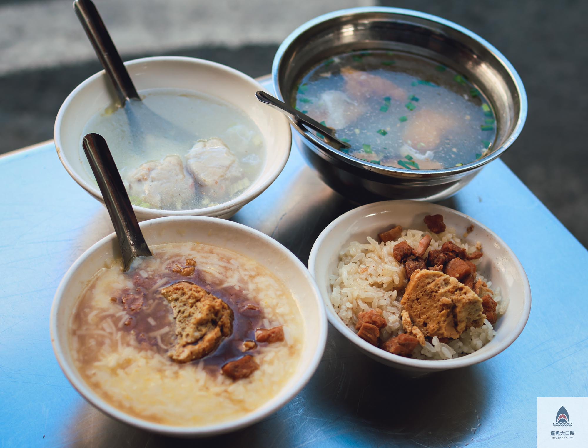 阿賢油飯攤,阿賢油飯攤菜單 @鯊魚大口咬