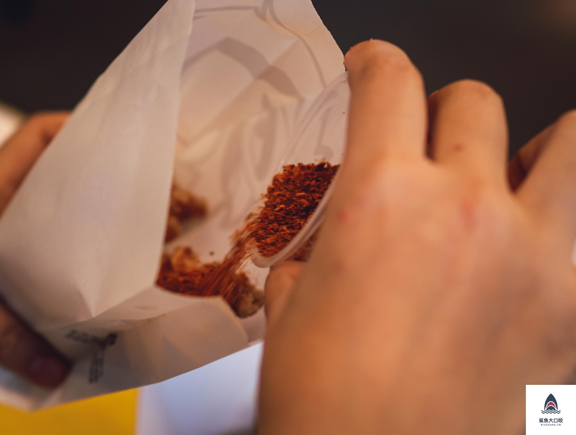 致理科大美食,新海路美食推薦,板橋新海路,囂張吃翅三層醬料炸雞,囂張吃翅三層醬料炸雞板橋,囂張吃翅菜單,板橋美食,致理科大宵夜 @鯊魚大口咬