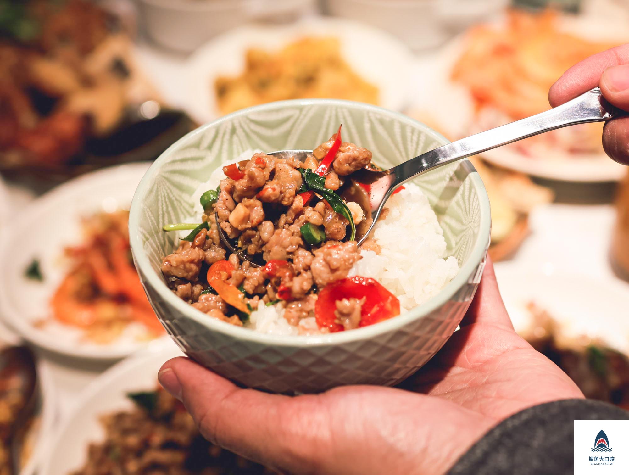 桃園泰式吃到飽,桃園泰式料理,泰泰太夯桃園遠百店,泰泰太夯,泰泰太夯桃園遠百店菜單,泰泰太夯桃園遠百店價錢,桃園吃到飽 @鯊魚大口咬
