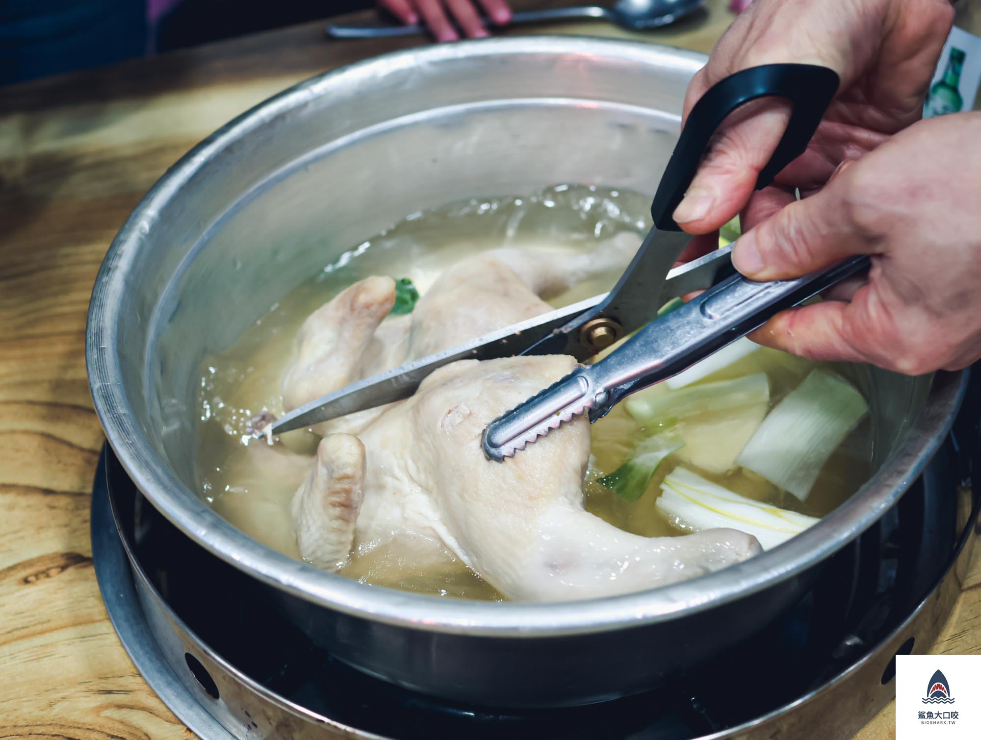 首爾必吃美食,韓國必吃美食,孔陵一隻雞,東大門美食,東大門孔陵一隻雞,孔陵一隻雞菜單,2023孔陵一隻雞菜單 @鯊魚大口咬