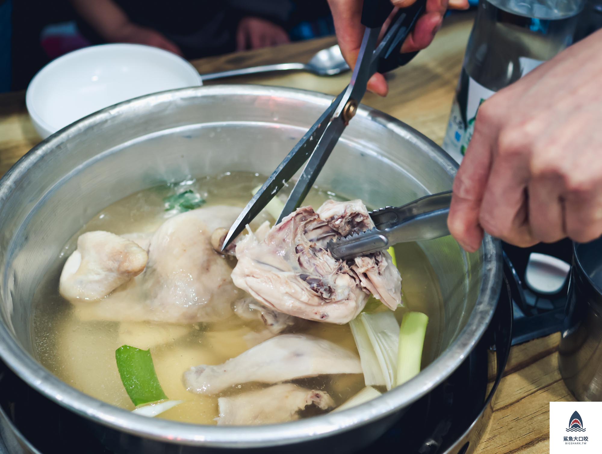 首爾必吃美食,韓國必吃美食,孔陵一隻雞,東大門美食,東大門孔陵一隻雞,孔陵一隻雞菜單,2023孔陵一隻雞菜單 @鯊魚大口咬