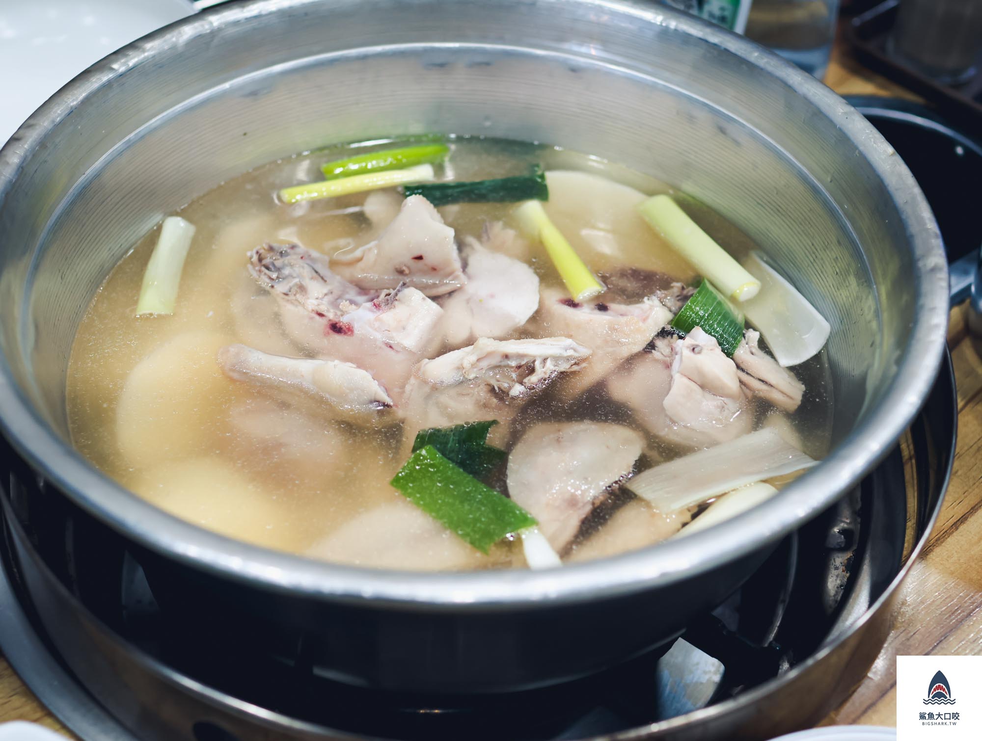 首爾必吃美食,韓國必吃美食,孔陵一隻雞,東大門美食,東大門孔陵一隻雞,孔陵一隻雞菜單,2023孔陵一隻雞菜單 @鯊魚大口咬