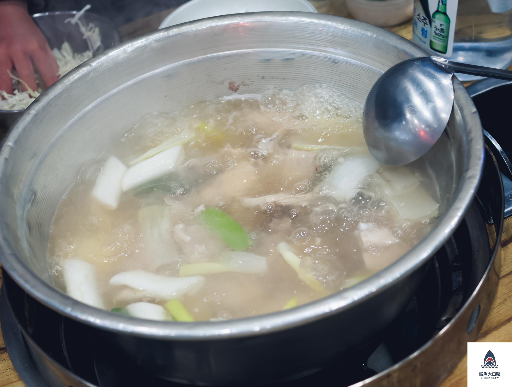 首爾必吃美食,韓國必吃美食,孔陵一隻雞,東大門美食,東大門孔陵一隻雞,孔陵一隻雞菜單,2023孔陵一隻雞菜單 @鯊魚大口咬