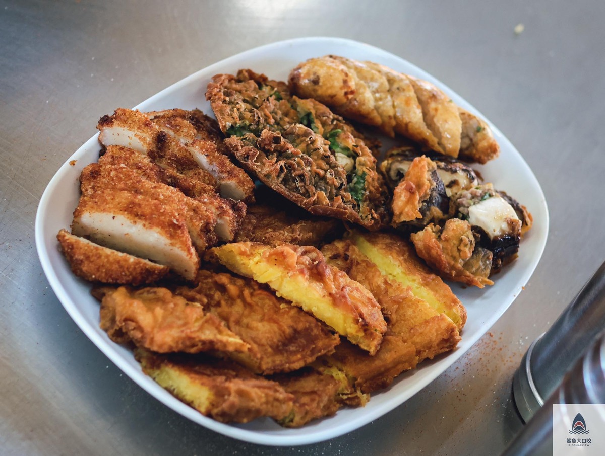 台中豬頭三,台中小吃,大坑美食,大坑炸物,大坑豬頭三,豬頭三菜單 @鯊魚大口咬