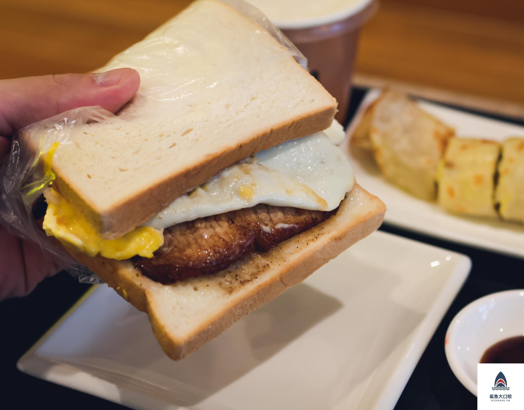 肉蛋吐司創始店,食尚玩家台中美食,食尚玩家台中早餐,台中肉蛋吐司,台中早餐,台中早餐推薦,肉蛋吐司,肉蛋吐司台中,肉蛋吐司菜單,台中肉蛋吐司菜單 @鯊魚大口咬 肉蛋吐司創始店,食尚玩家台中美食,食尚玩家台中早餐,台中肉蛋吐司,台中早餐,台中早餐推薦,肉蛋吐司,肉蛋吐司台中,肉蛋吐司菜單,台中肉蛋吐司菜單 @鯊魚大口咬