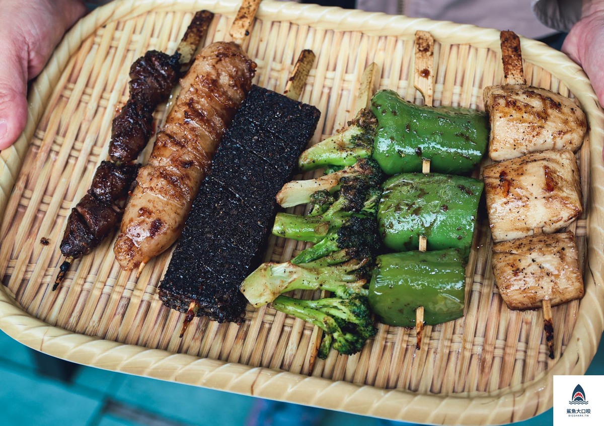 台中西屯,柒串燒台中逢甲店,台中宵夜,柒串燒菜單,逢甲夜市,柒串燒,台中燒烤,柒串燒價格,逢甲小吃,台中逢甲串燒,台中居酒屋,宵夜美食,台中逢甲美食,台中逢甲,台中美食,台中串燒,台中烤肉,逢甲宵夜,逢甲美食,台中柒串燒 @鯊魚大口咬