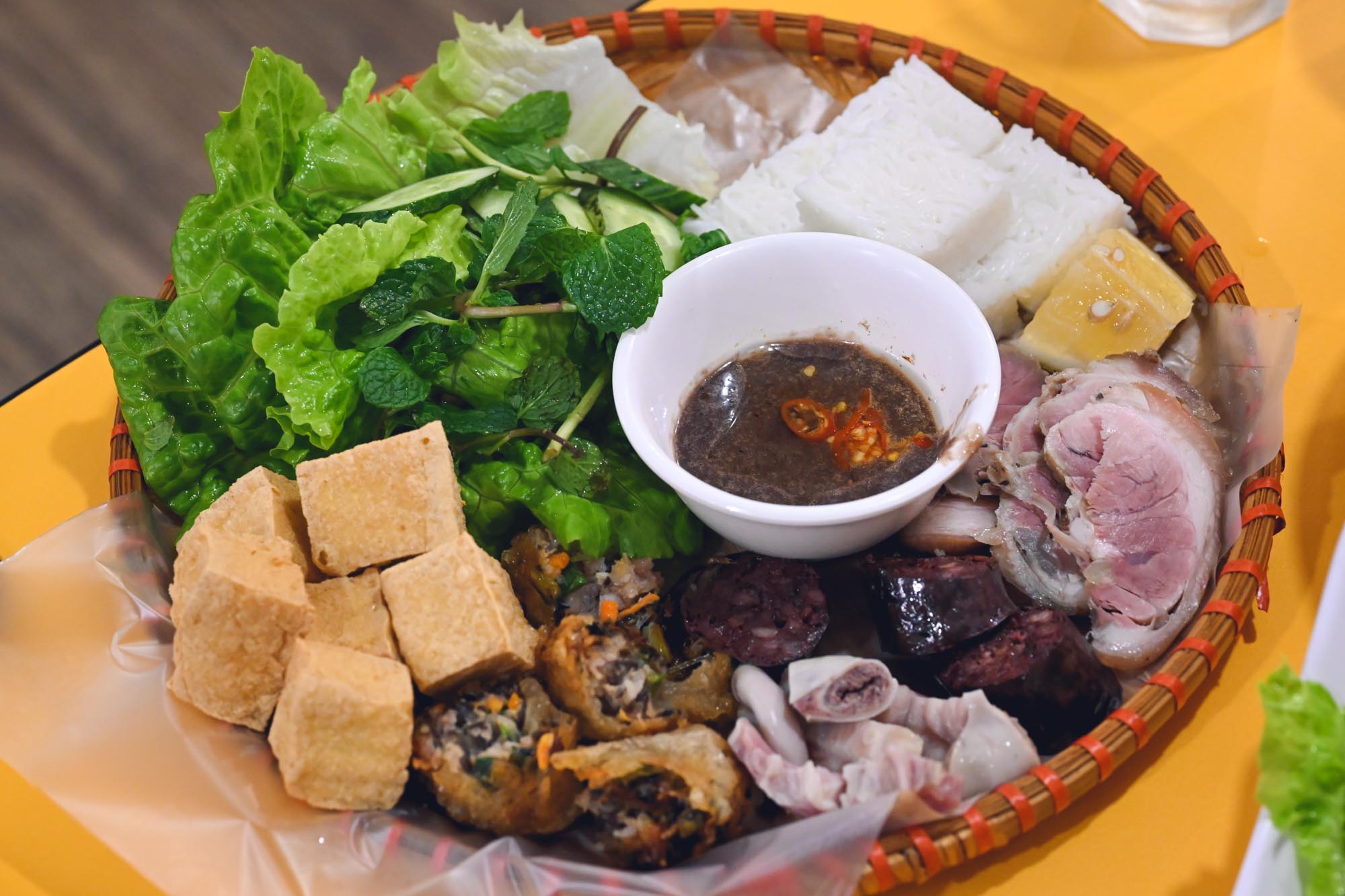 台中米其林美食,台中越南料理,越南你好河內美食,東協廣場美食,台中河粉,台中美食,hello vietnam 河內美食成功店,東協廣場越南料理,台中米其林必比登推薦,河內米其林餐廳,台中火車站美食,越南料理 台中 @鯊魚大口咬