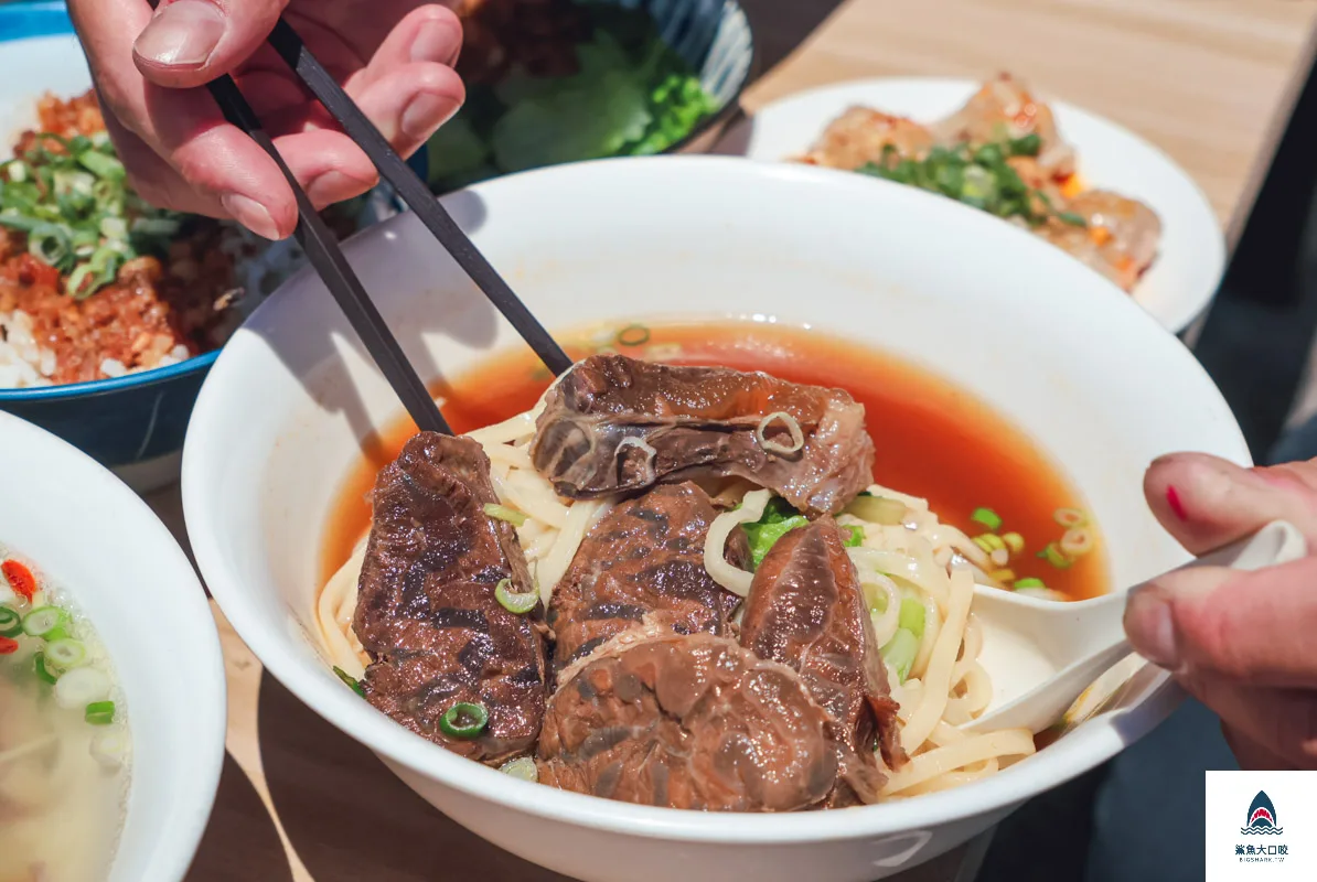 長袖廚房菜單,清水美食,清水牛肉麵,長袖廚房 @鯊魚大口咬