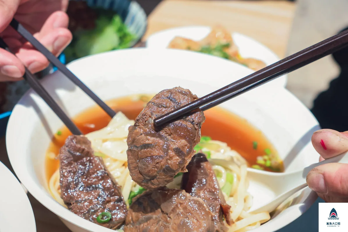 長袖廚房菜單,清水美食,清水牛肉麵,長袖廚房 @鯊魚大口咬