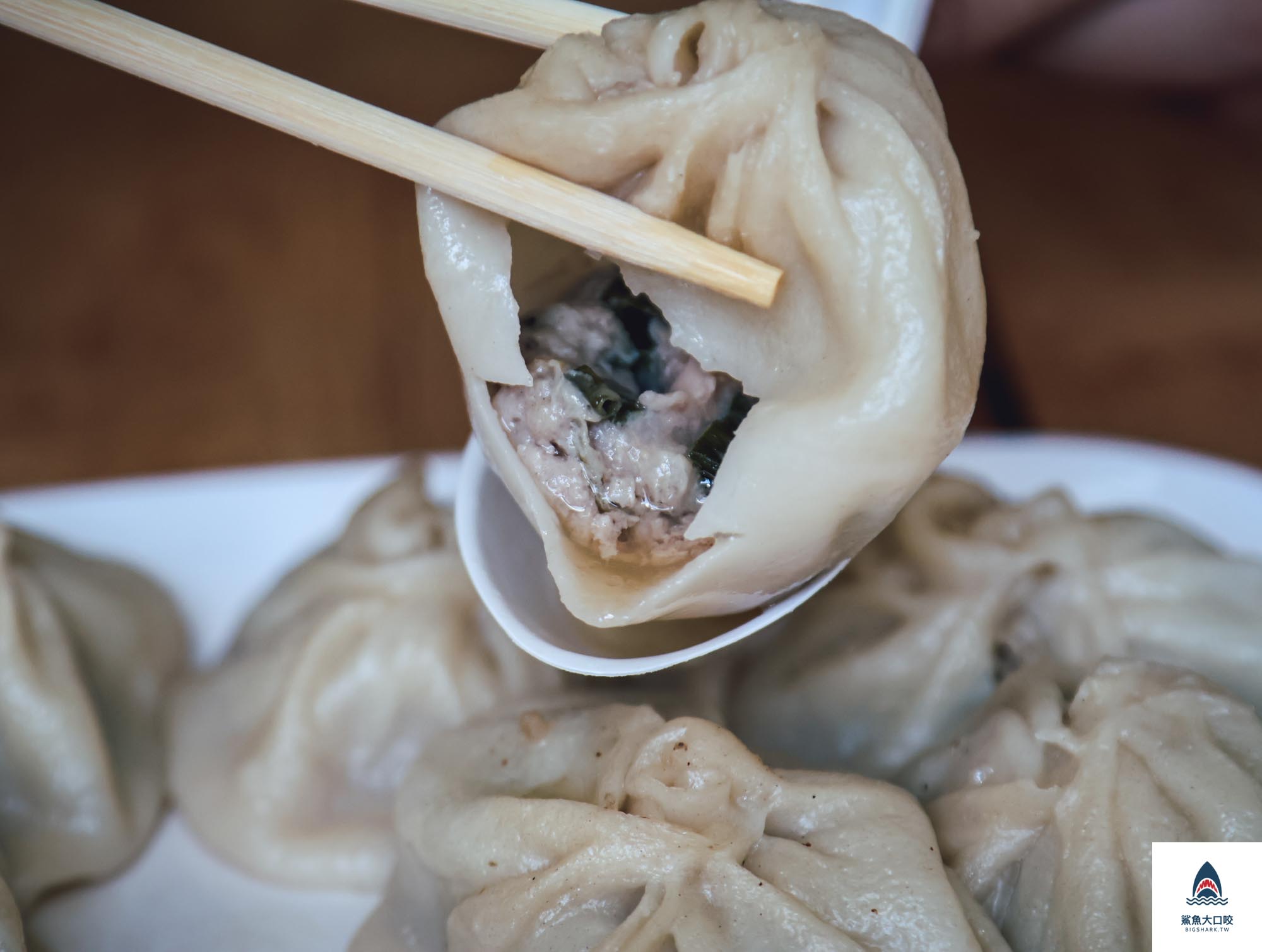 沙鹿無名湯包,沙鹿鮮肉湯包,台中沙鹿早餐,沙鹿早餐,台中早餐湯包,沙鹿鮮肉湯包餐車,台中沙鹿美食,台中湯包,台中美食景點,台中沙鹿排隊湯包 @鯊魚大口咬 沙鹿無名湯包,沙鹿鮮肉湯包,台中沙鹿早餐,沙鹿早餐,台中早餐湯包,沙鹿鮮肉湯包餐車,台中沙鹿美食,台中湯包,台中美食景點,台中沙鹿排隊湯包 @鯊魚大口咬