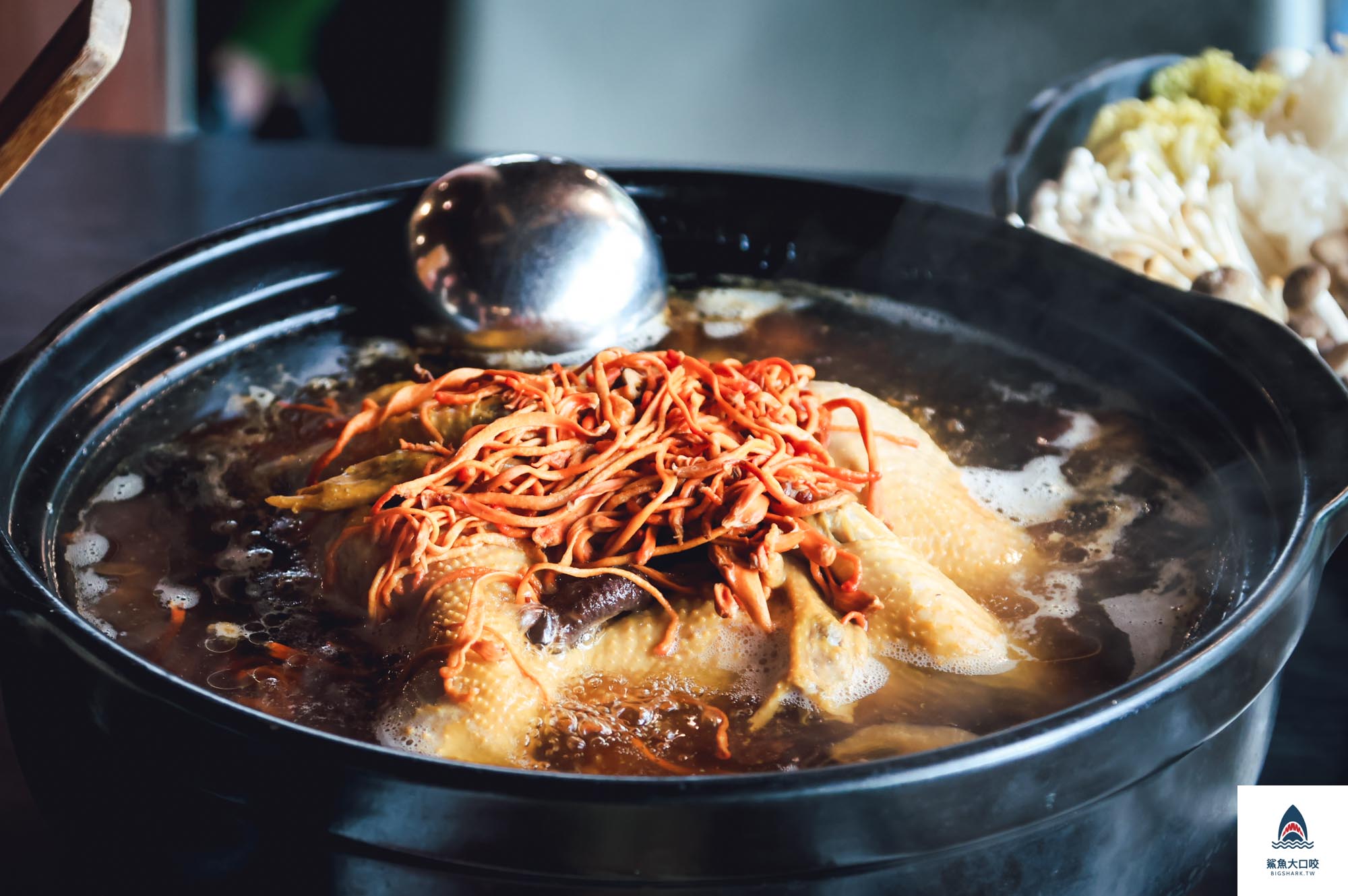 菇神,菇神觀景複合式餐飲,新社美食,黃金蟲草放山雞,台中美食,台中火鍋,台中米其林必比登 @鯊魚大口咬