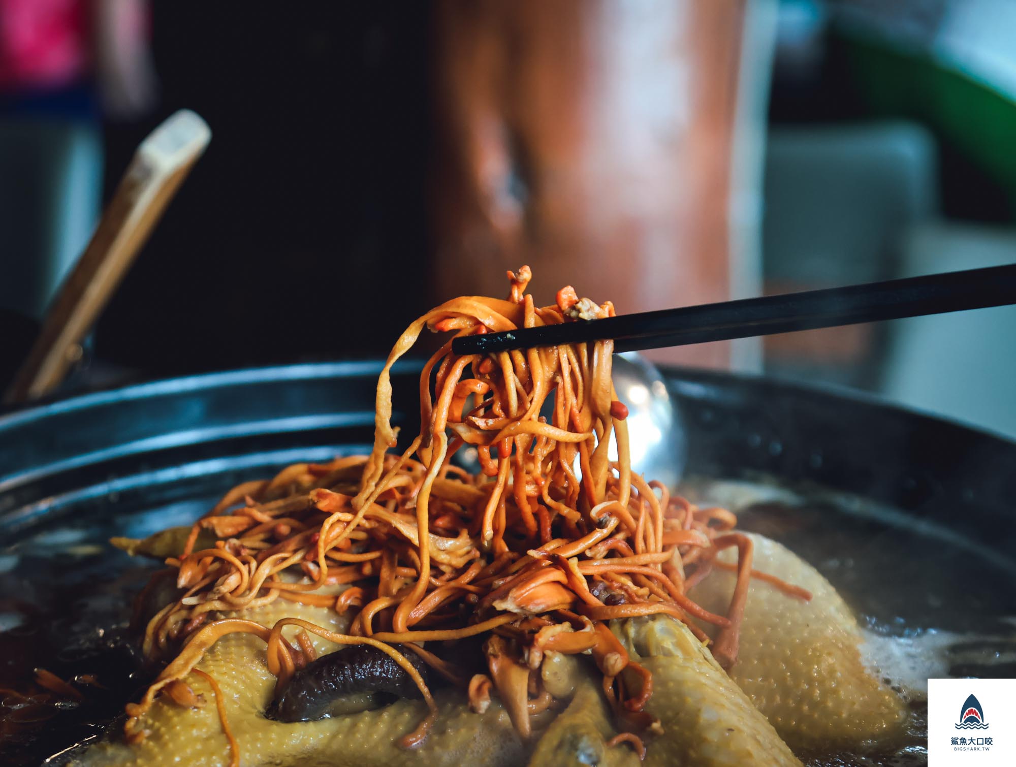 菇神,菇神觀景複合式餐飲,新社美食,黃金蟲草放山雞,台中美食,台中火鍋,台中米其林必比登 @鯊魚大口咬