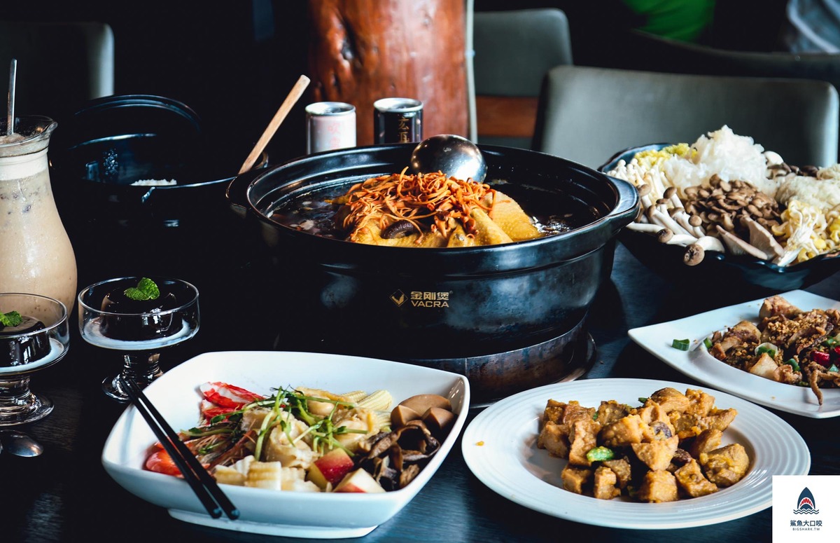 菇神,菇神觀景複合式餐飲,新社美食,黃金蟲草放山雞,台中美食,台中火鍋,台中米其林必比登 @鯊魚大口咬