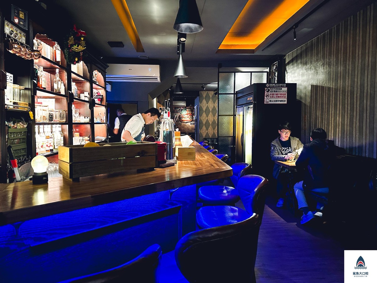 台中酒吧,台中夜生活,台中老裁縫,台中調酒,台中無酒單酒吧,老裁縫紳士純飲,台中喝酒 @鯊魚大口咬 台中酒吧,台中夜生活,台中老裁縫,台中調酒,台中無酒單酒吧,老裁縫紳士純飲,台中喝酒 @鯊魚大口咬