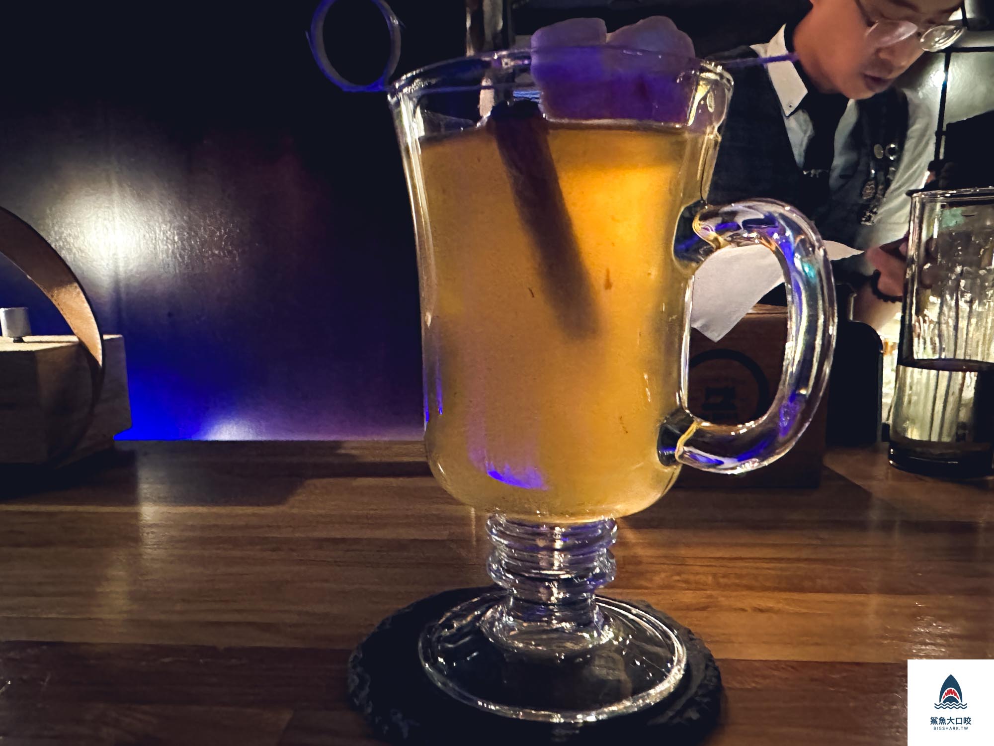 台中酒吧,台中夜生活,台中老裁縫,台中調酒,台中無酒單酒吧,老裁縫紳士純飲,台中喝酒 @鯊魚大口咬 台中酒吧,台中夜生活,台中老裁縫,台中調酒,台中無酒單酒吧,老裁縫紳士純飲,台中喝酒 @鯊魚大口咬