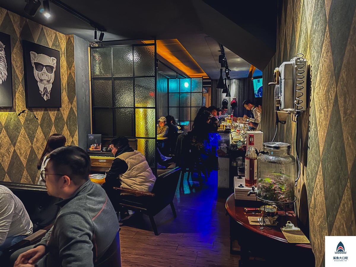 台中酒吧,台中夜生活,台中老裁縫,台中調酒,台中無酒單酒吧,老裁縫紳士純飲,台中喝酒 @鯊魚大口咬
