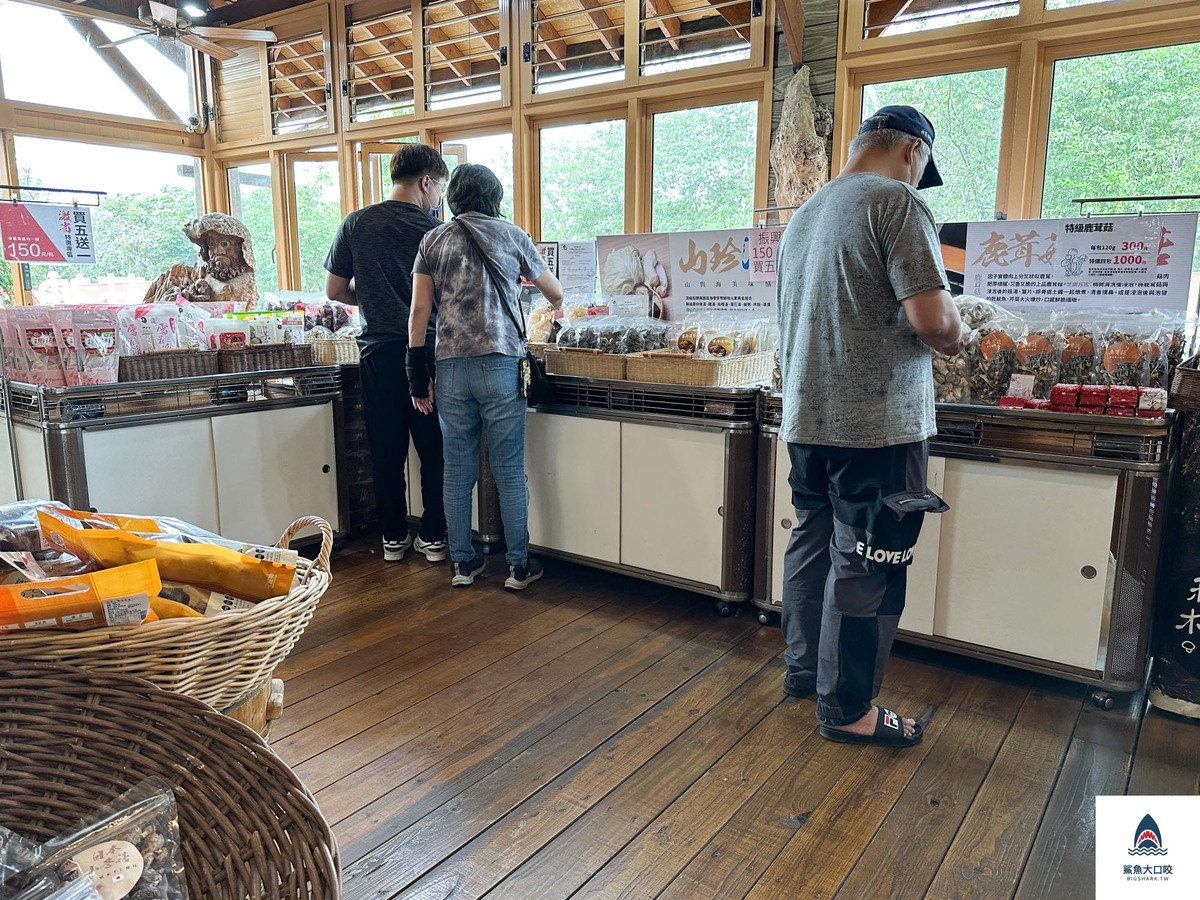 菇神,菇神觀景複合式餐飲,新社美食,黃金蟲草放山雞,台中美食,台中火鍋,台中米其林必比登 @鯊魚大口咬