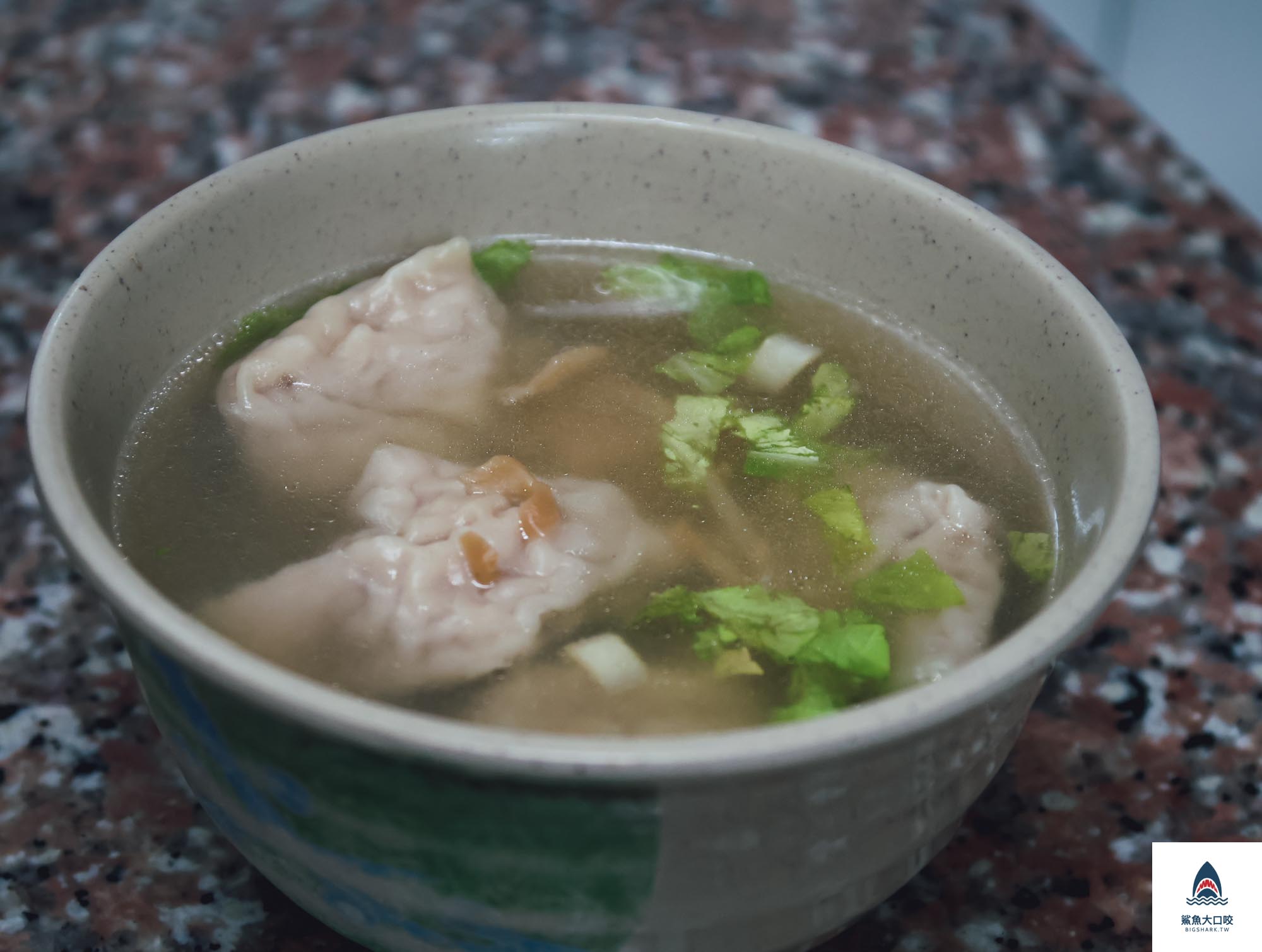 炸排骨,高雄美食,鹽埕區美食,金溫州餛飩大王,大餛飩 @鯊魚大口咬