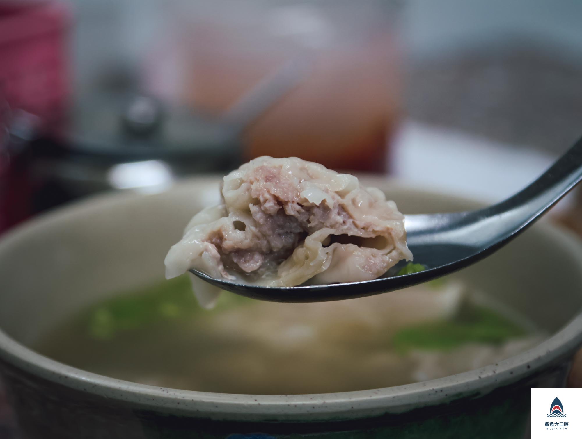 炸排骨,高雄美食,鹽埕區美食,金溫州餛飩大王,大餛飩 @鯊魚大口咬 炸排骨,高雄美食,鹽埕區美食,金溫州餛飩大王,大餛飩 @鯊魚大口咬