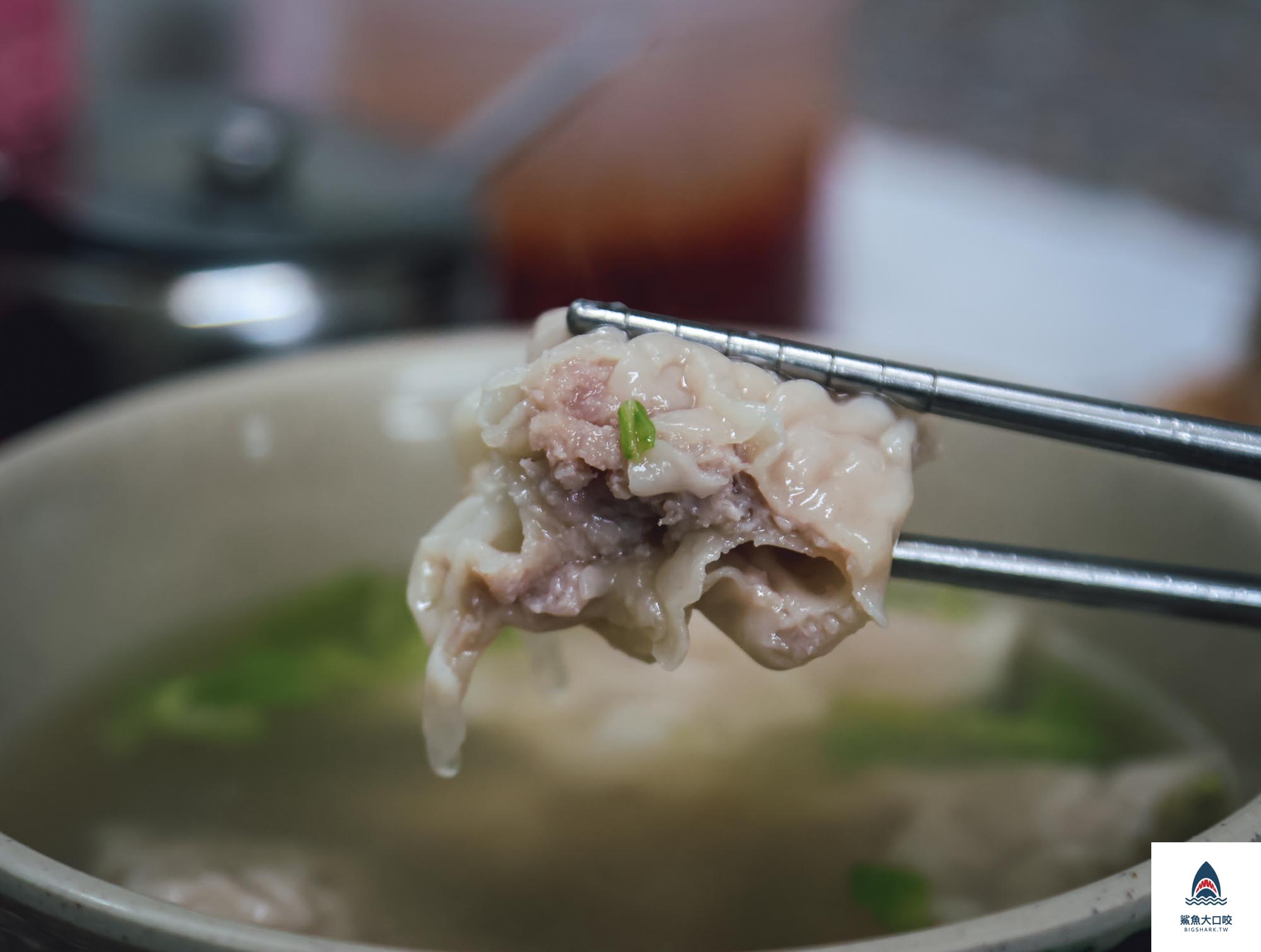 炸排骨,高雄美食,鹽埕區美食,金溫州餛飩大王,大餛飩 @鯊魚大口咬