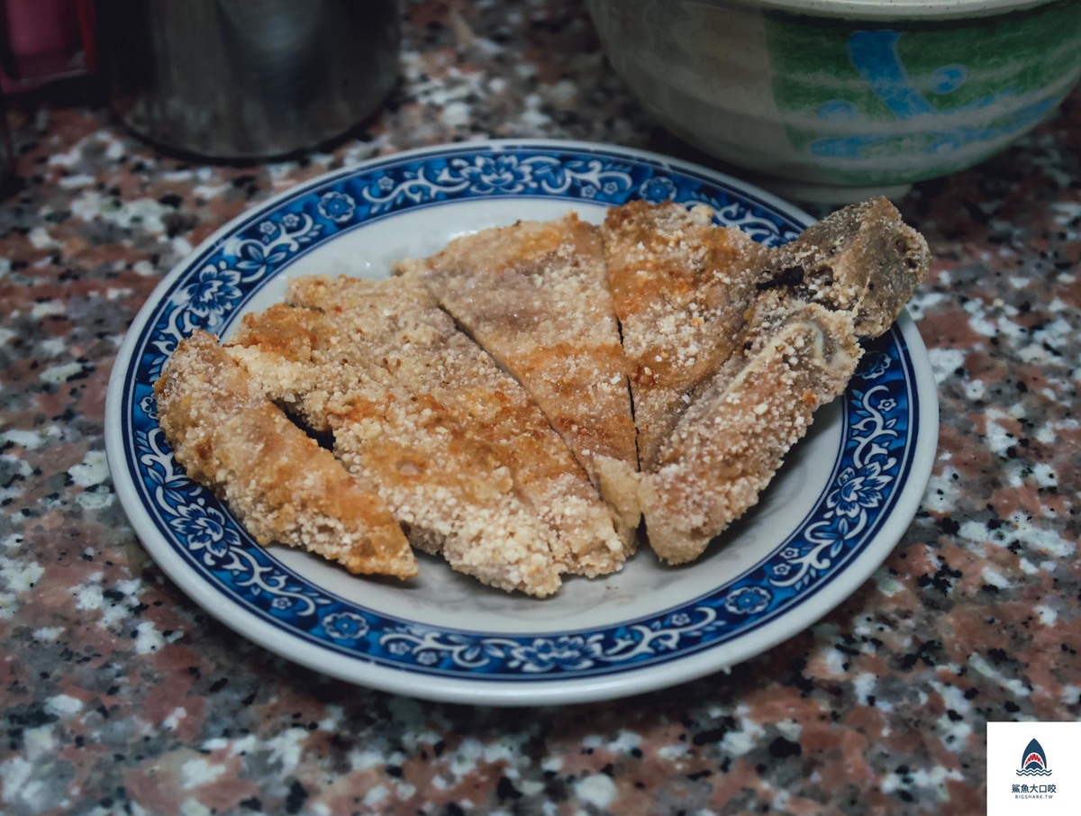 炸排骨,高雄美食,鹽埕區美食,金溫州餛飩大王,大餛飩 @鯊魚大口咬