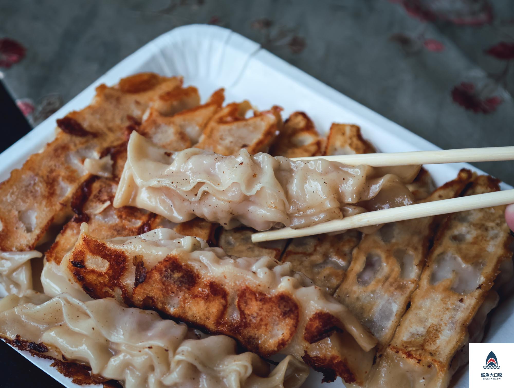 香珍鍋貼水餃專賣店推薦,香珍鍋貼水餃專賣店菜單,香珍鍋貼,香珍鍋貼菜單,中和鍋貼,中和美食,香珍鍋貼水餃專賣店 @鯊魚大口咬