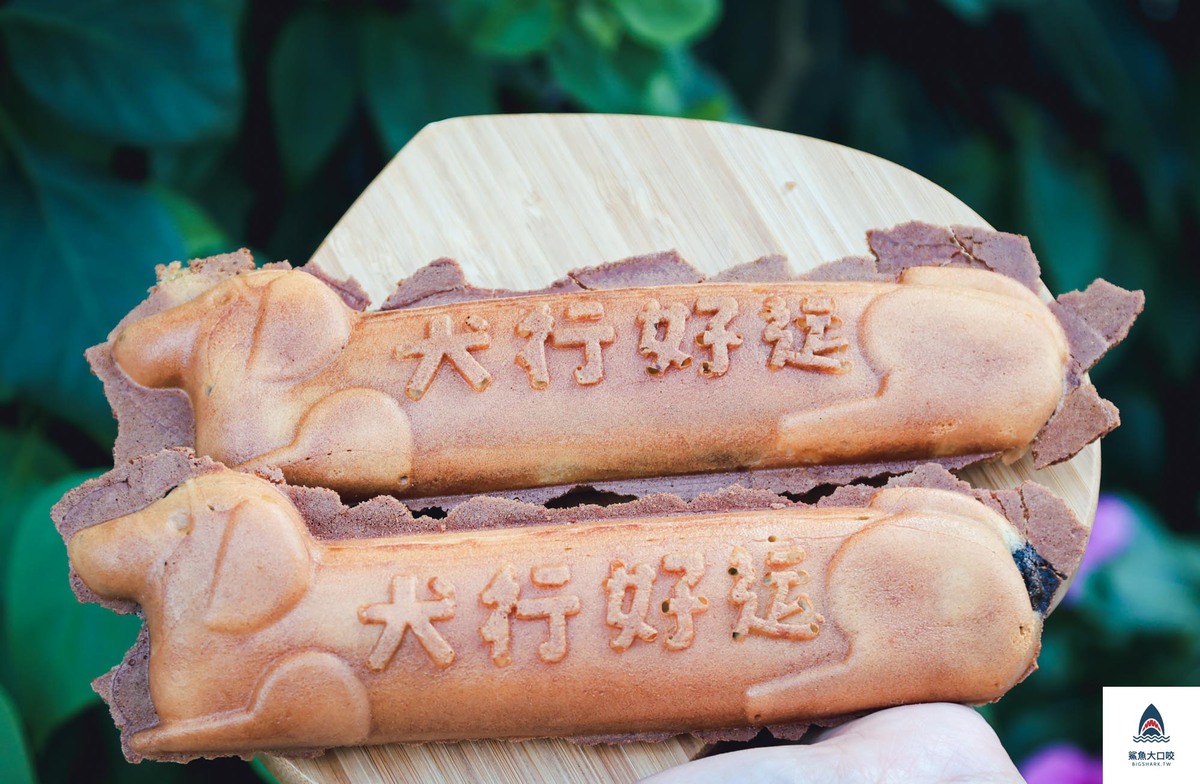 嘉義文化路夜市周邊飲料甜點,嘉義文化路散步小吃,嘉義犬行燒臘腸狗雞蛋糕,嘉義犬行燒雞蛋糕,嘉義老屋美食,嘉義老屋雞蛋糕,嘉義臘腸狗雞蛋糕,嘉義雞蛋糕,嘉義美食 @鯊魚大口咬